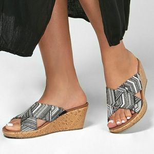 SKECHERS Chic & Comfy Stylish Wedges - Golden Palace